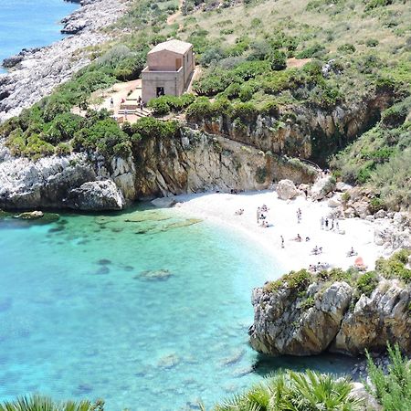 L'Isola Del Sole Bed and Breakfast Castelluzzo Eksteriør billede