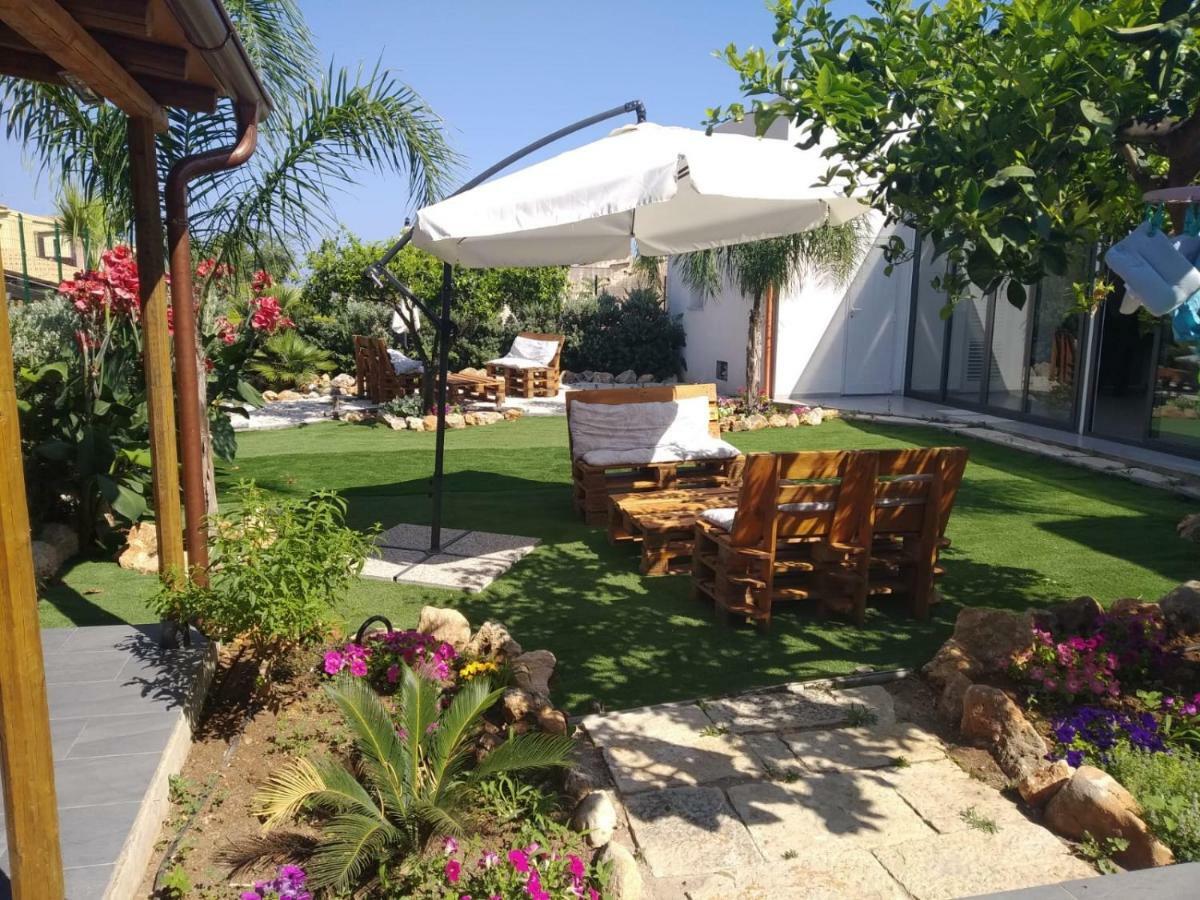 L'Isola Del Sole Bed and Breakfast Castelluzzo Eksteriør billede